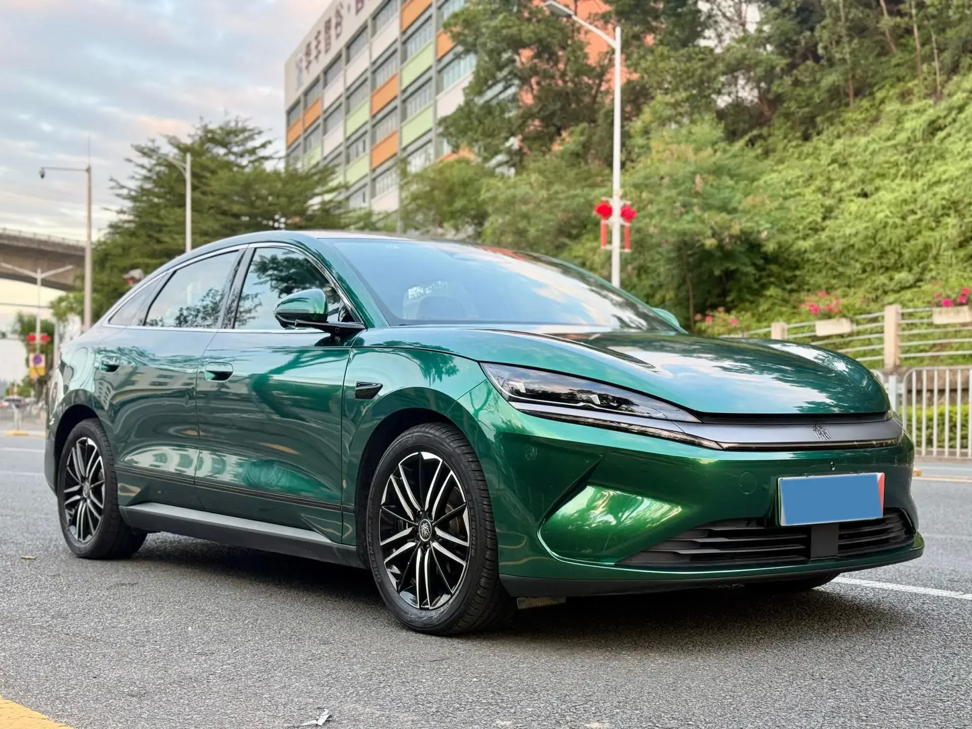 2025 BYD QINL thumbnail 3