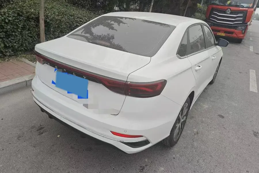 2022 GEELY EMGRAND thumbnail 2