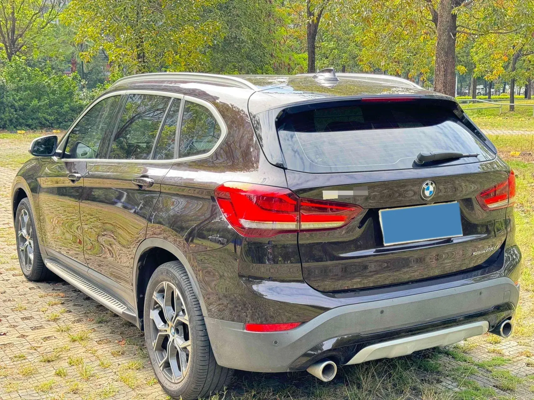 2021 BMW X1 thumbnail 4