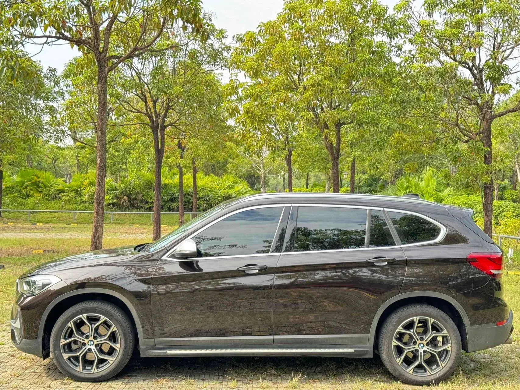 2021 BMW X1 thumbnail 3