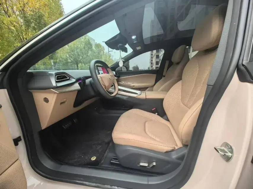 2024 ARCFOX ΑS5 thumbnail 4