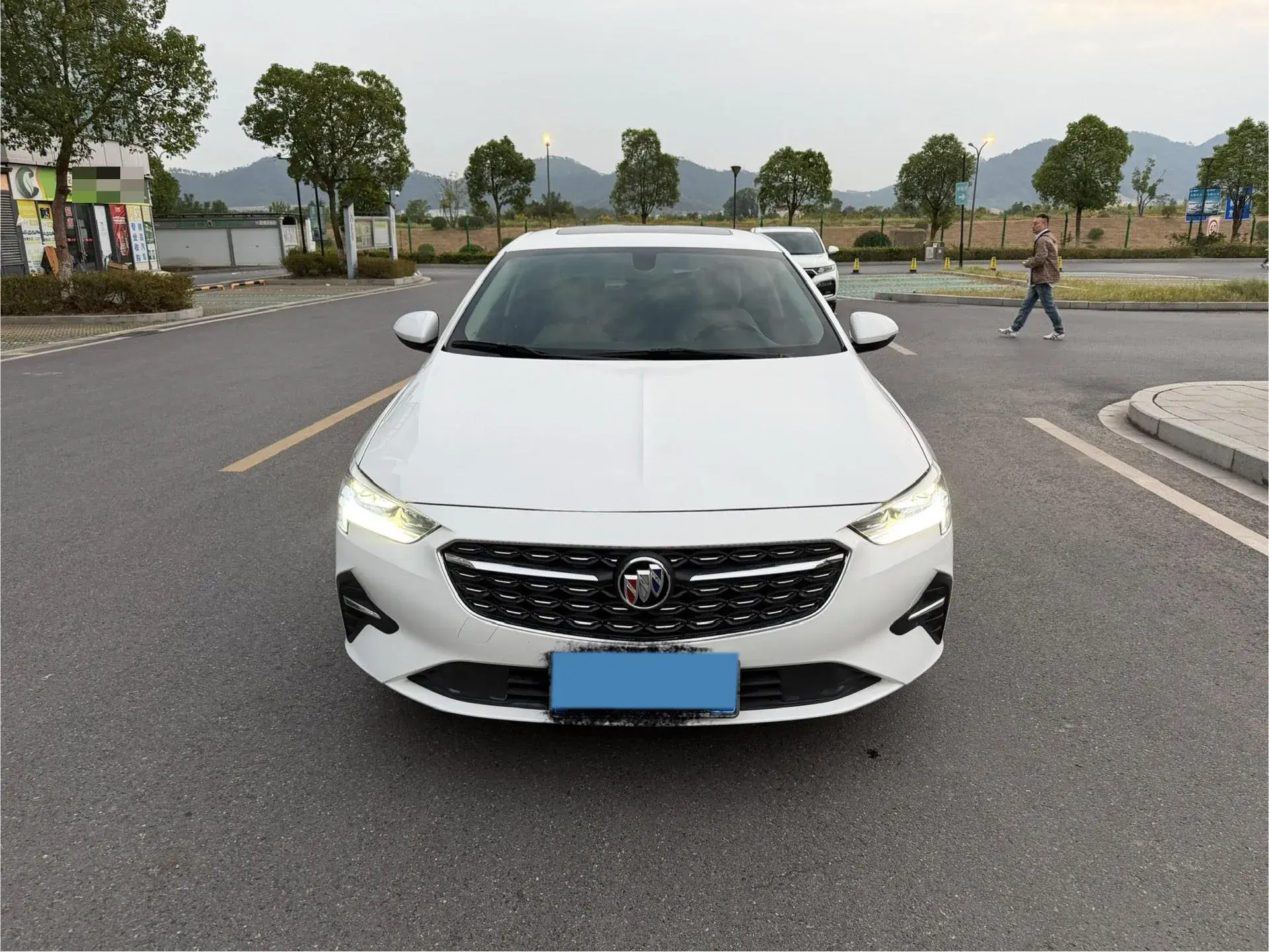 2021 BUICK REGAL thumbnail 2