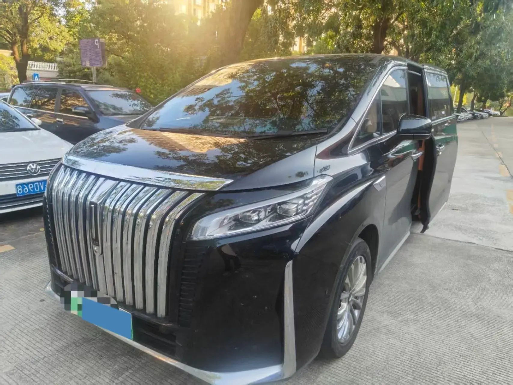 2024 HONGQI HQ9 view 1