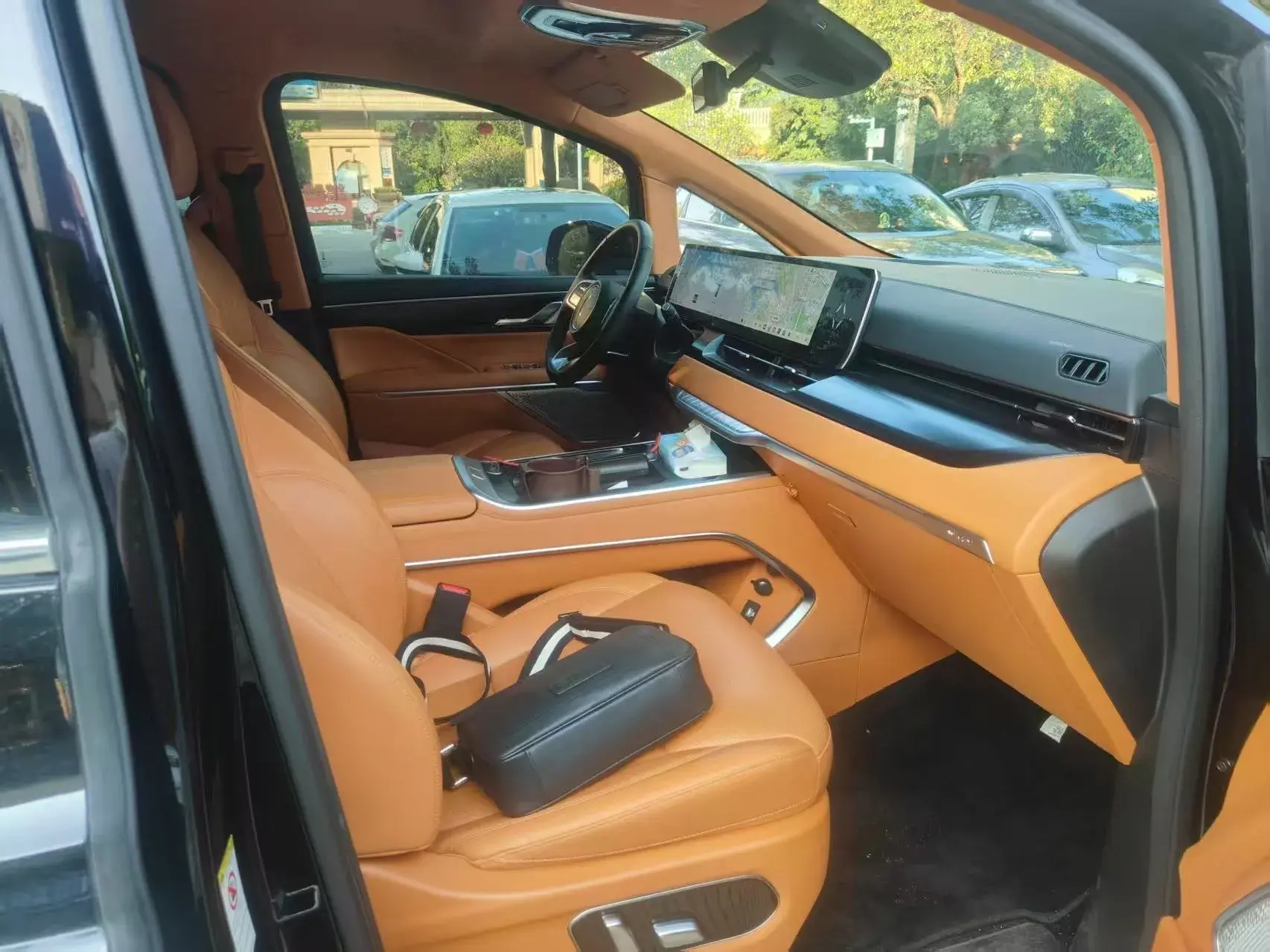 2024 HONGQI HQ9 thumbnail 3