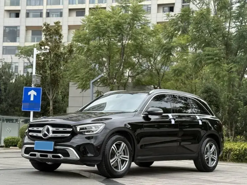 2021 MERCEDES-BENZ GLC view 1