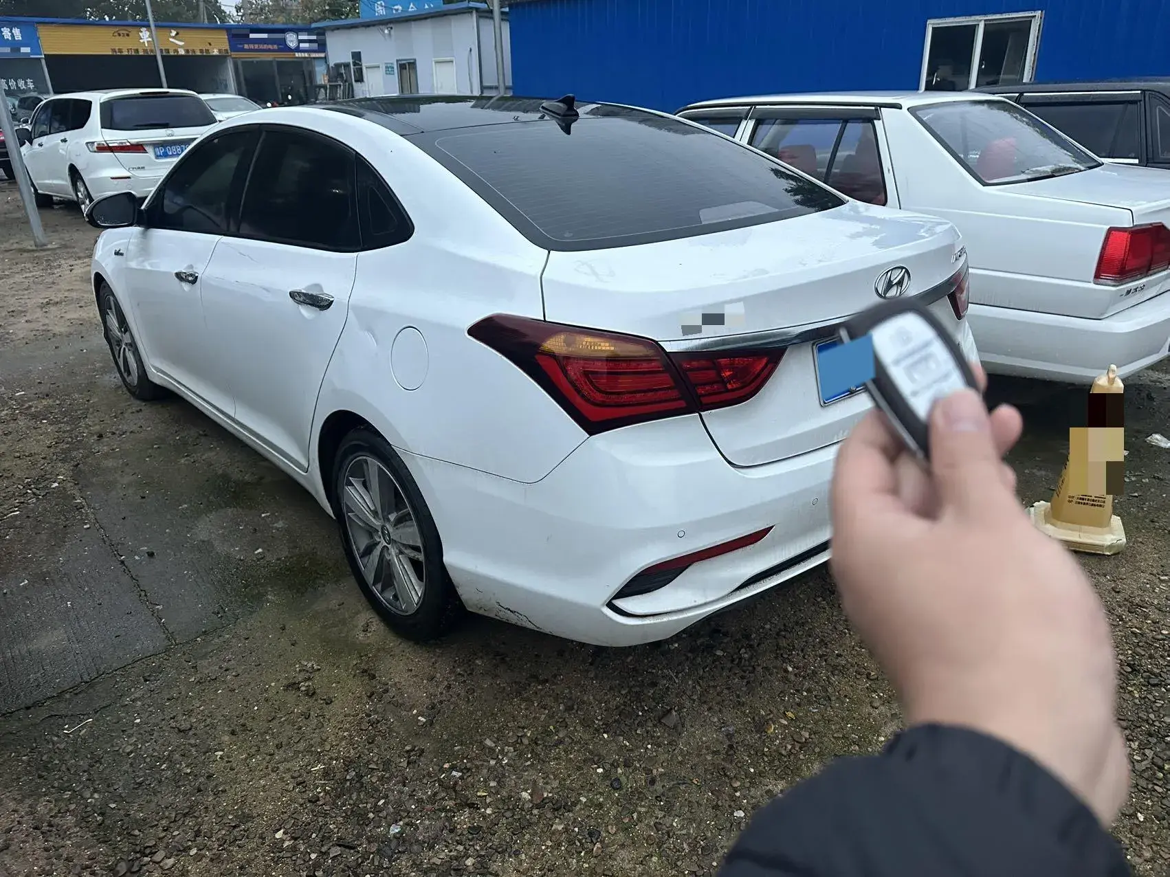2017 HYUNDAI MISTRA thumbnail 3