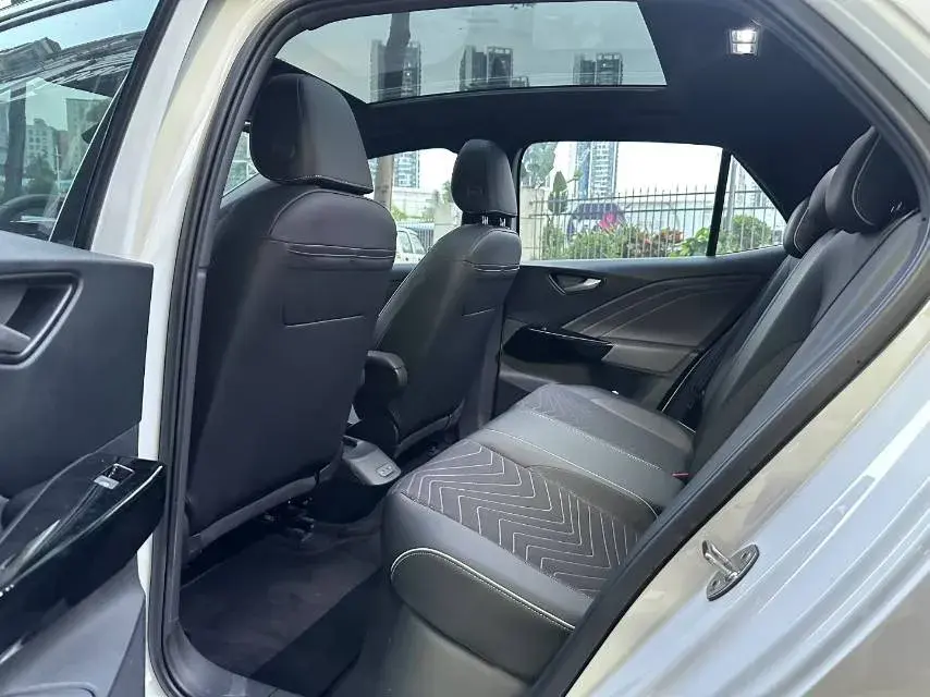 2024 VOLKSWAGEN ID.3 thumbnail 3