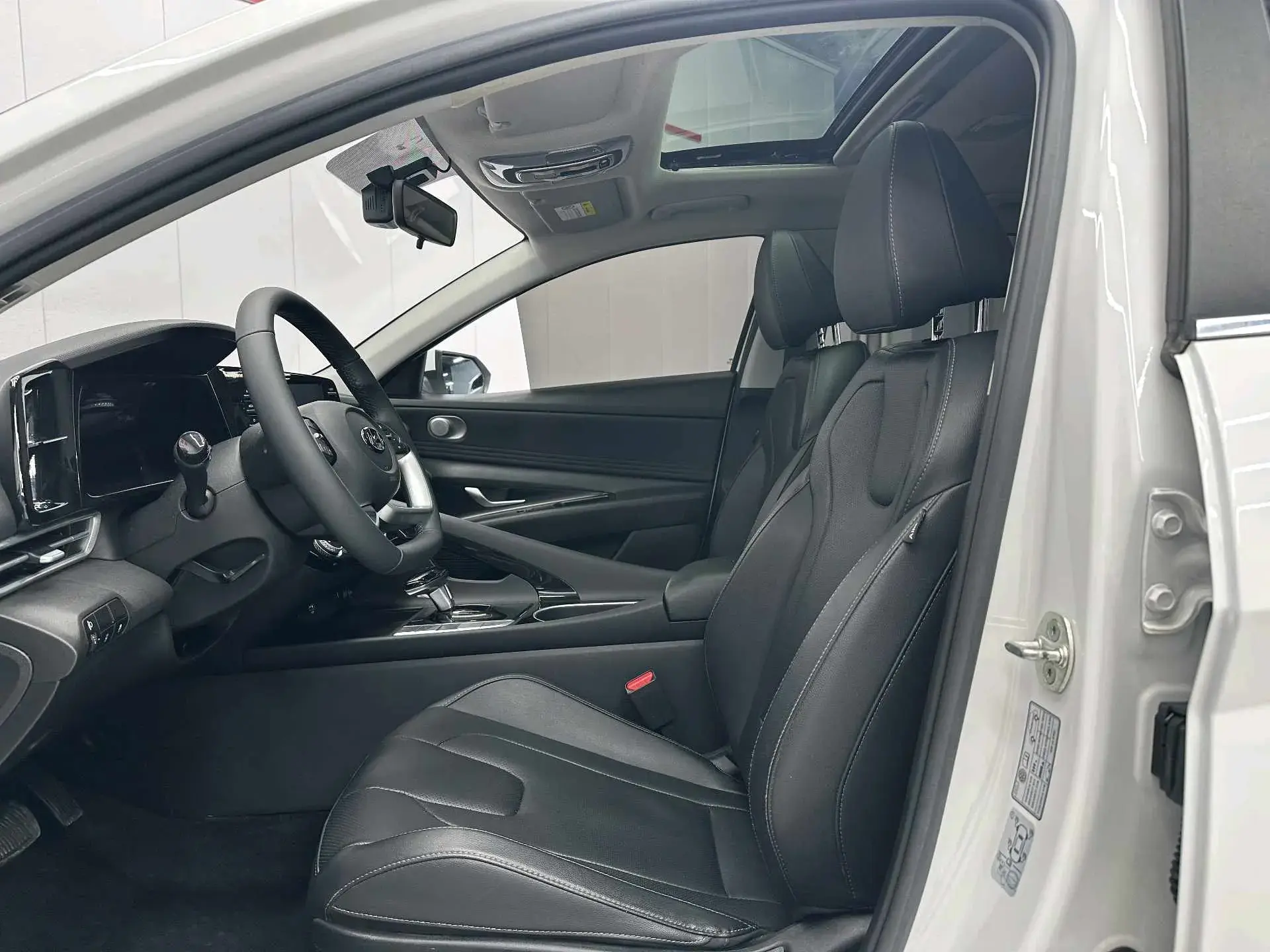 2022 HYUNDAI ELANTRA thumbnail 4