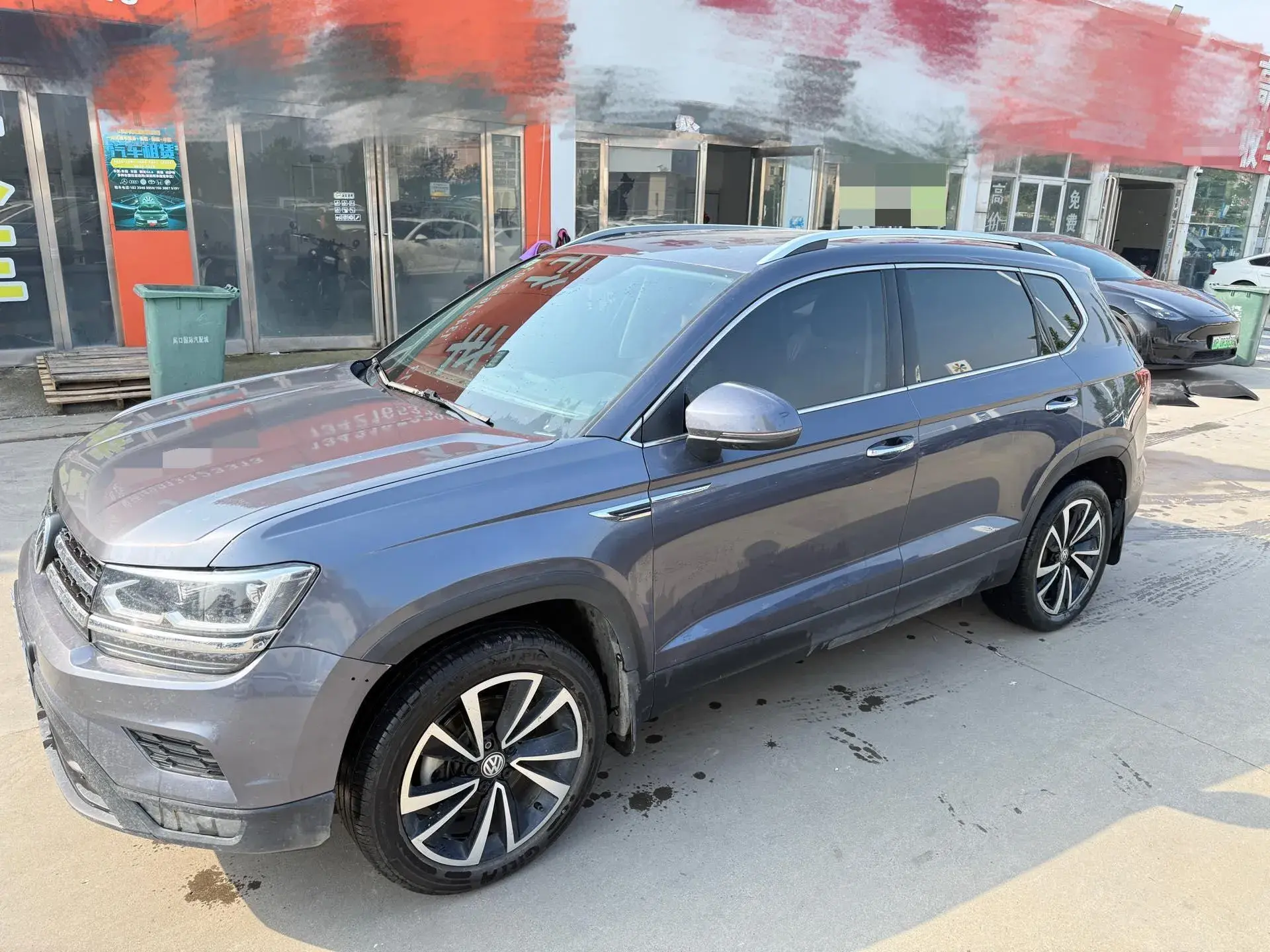 2021 VOLKSWAGEN THARU view 1