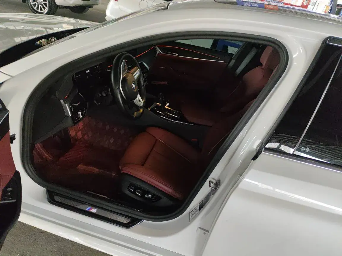 2023 BMW 5 thumbnail 4