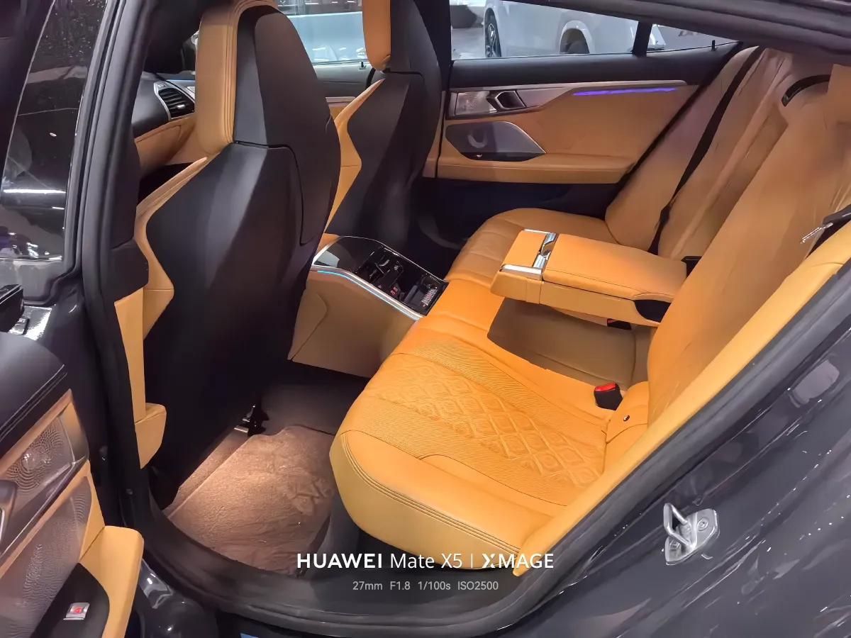 2020 BMW M8 4.4T 625HP V8 8AT,autocango,china used car exporter,china ev exporter,chinese used car exporter,chinese used ev exporter