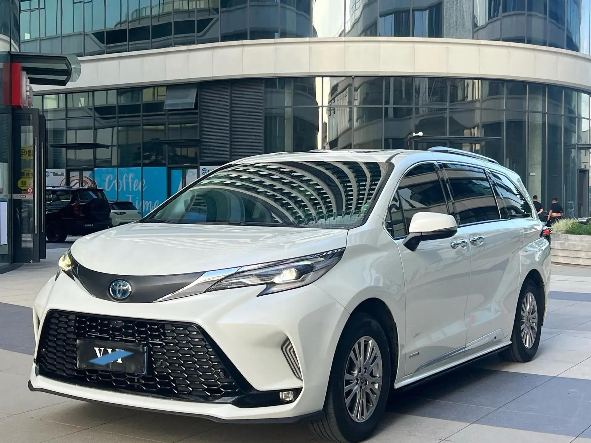 2021 TOYOTA SIENNA view 1