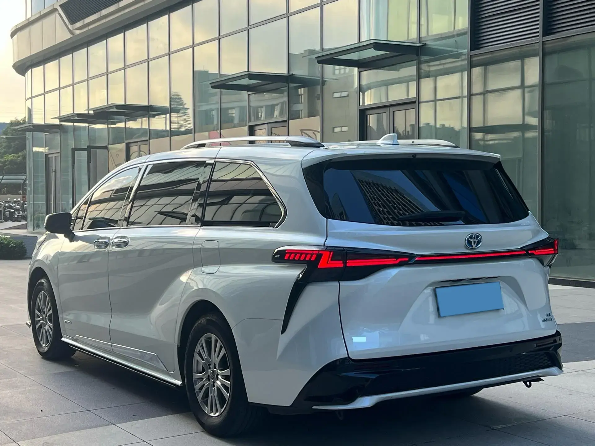 2021 TOYOTA SIENNA thumbnail 4