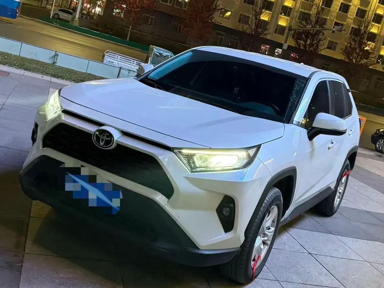 2024 TOYOTA RAV4 view 1