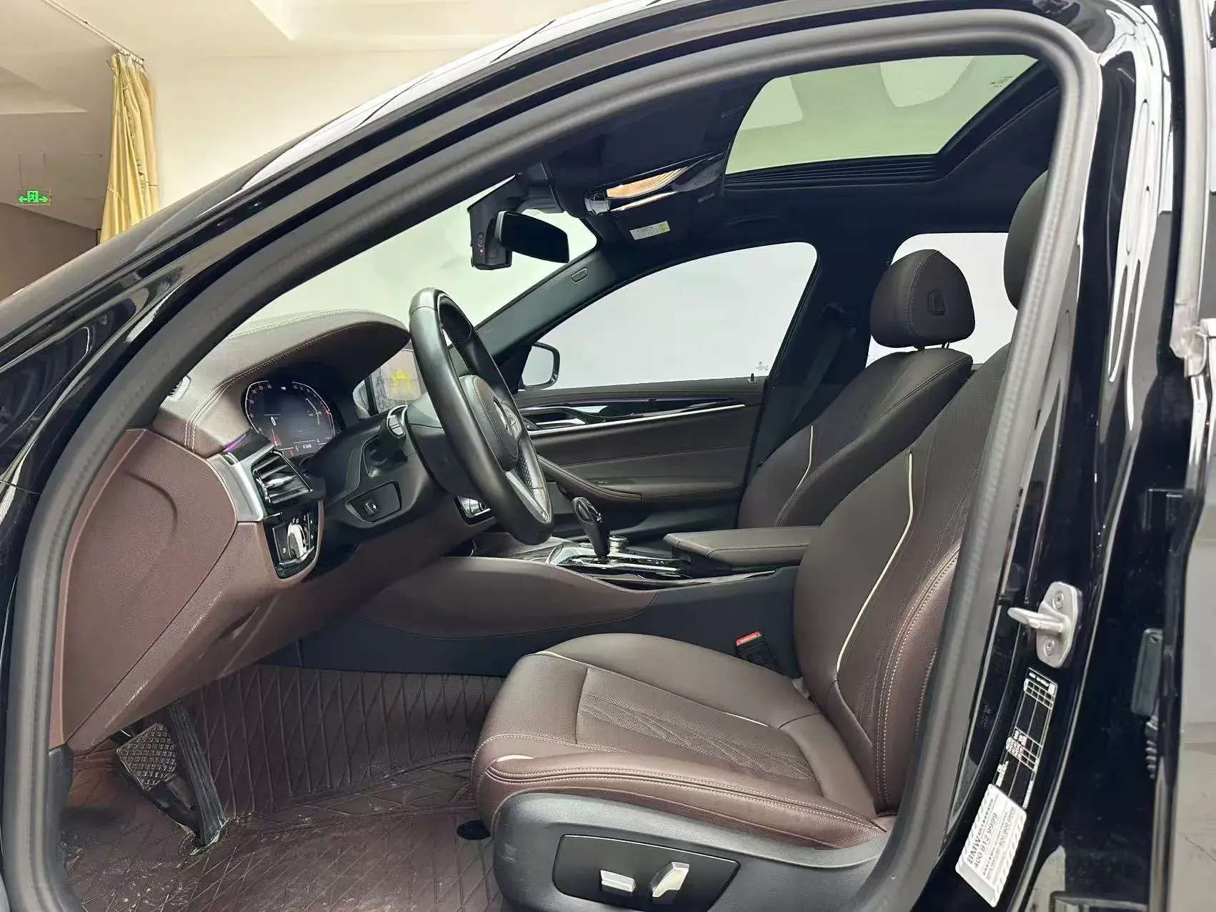 2022 BMW 5 thumbnail 3