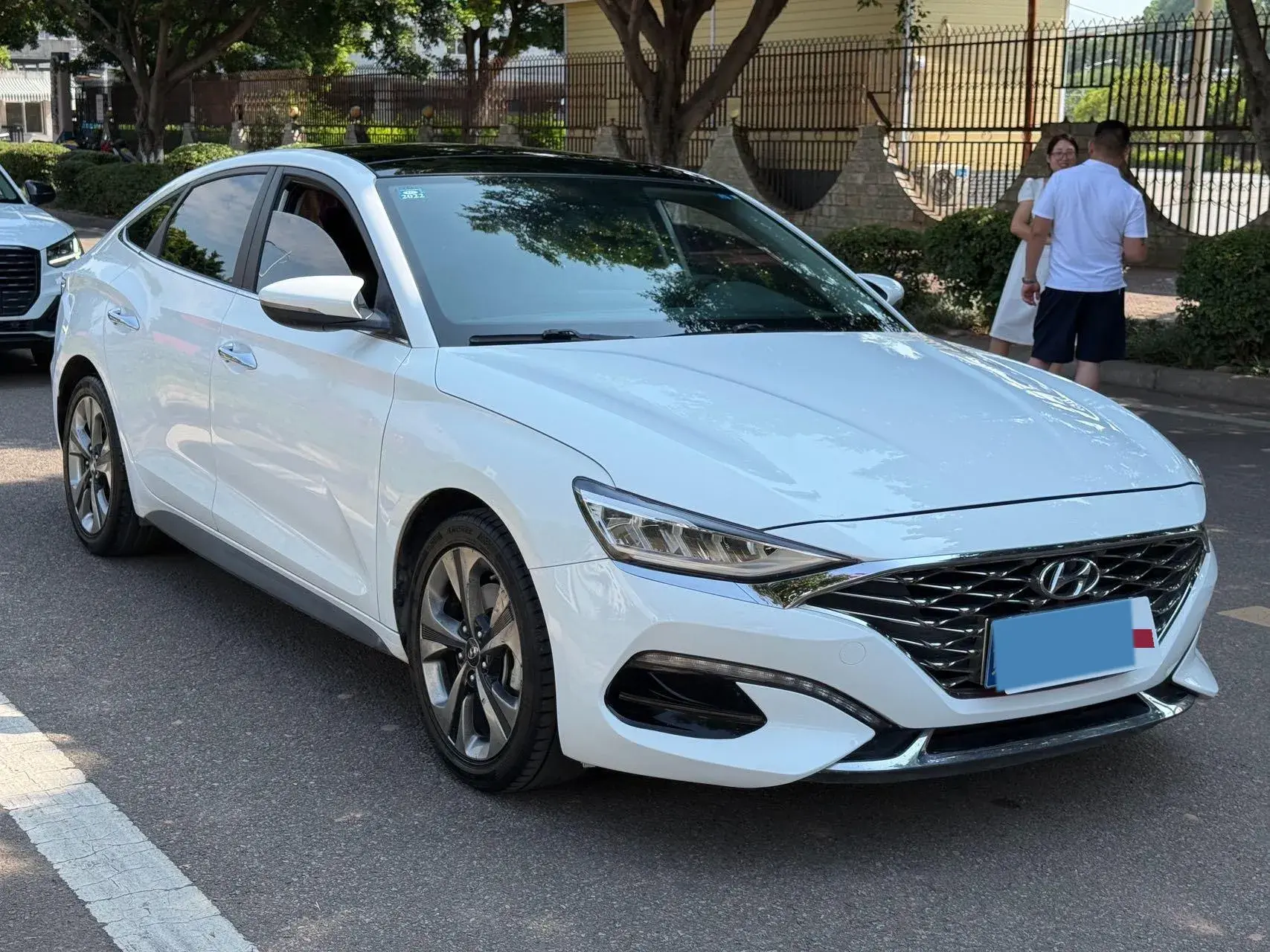 2019 HYUNDAI LA thumbnail 3