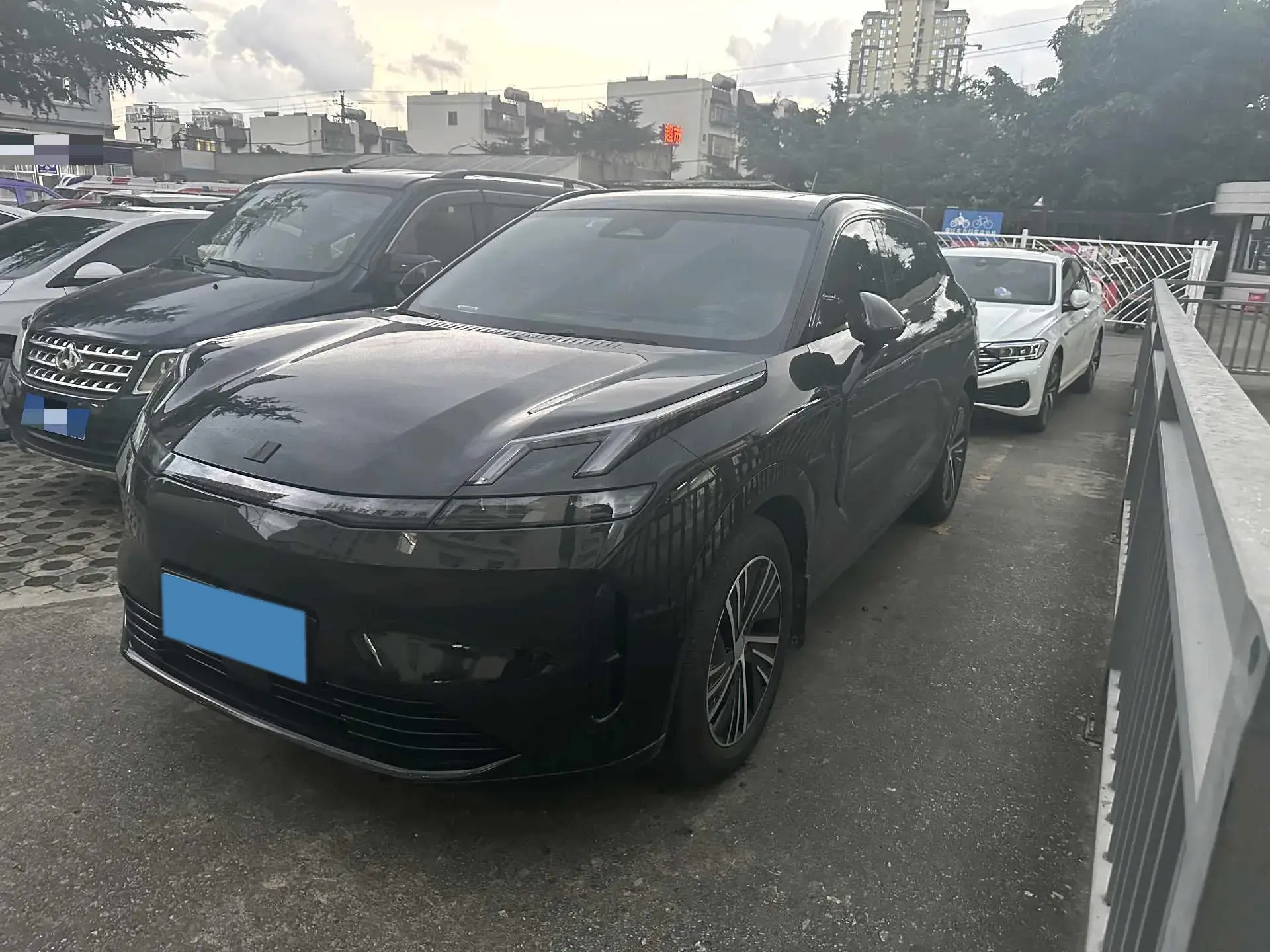 2025 LYNK&CO 08 view 1