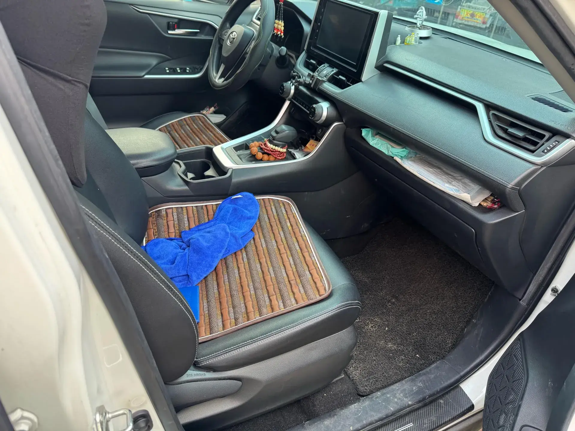 2020 TOYOTA RAV4 thumbnail 4