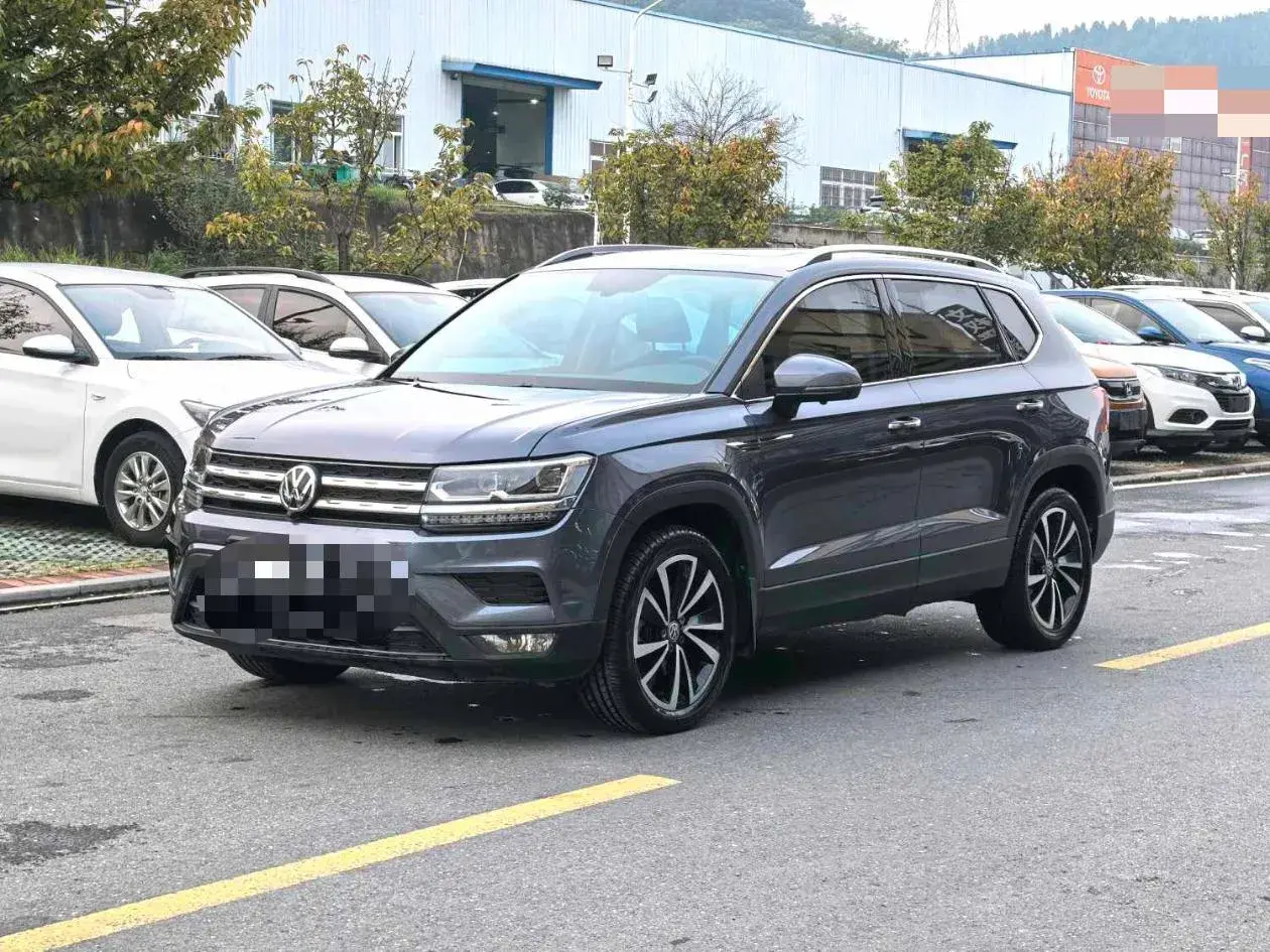 2019 VOLKSWAGEN THARU view 1