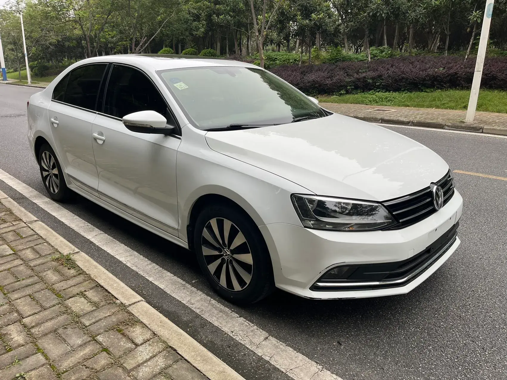 2018 VOLKSWAGEN SAGITAR thumbnail 3