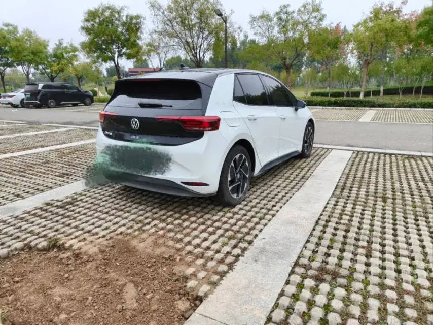 2025 VOLKSWAGEN ID.3 thumbnail 3