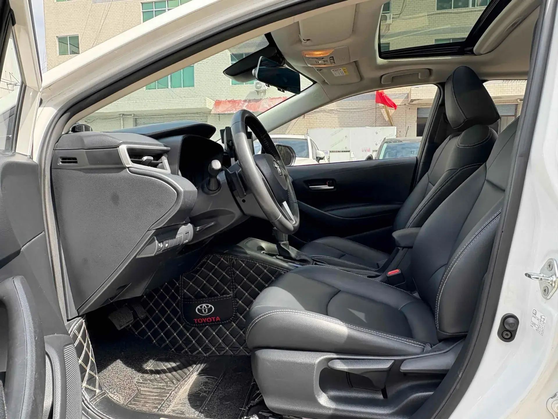 2021 TOYOTA COROLLA thumbnail 4