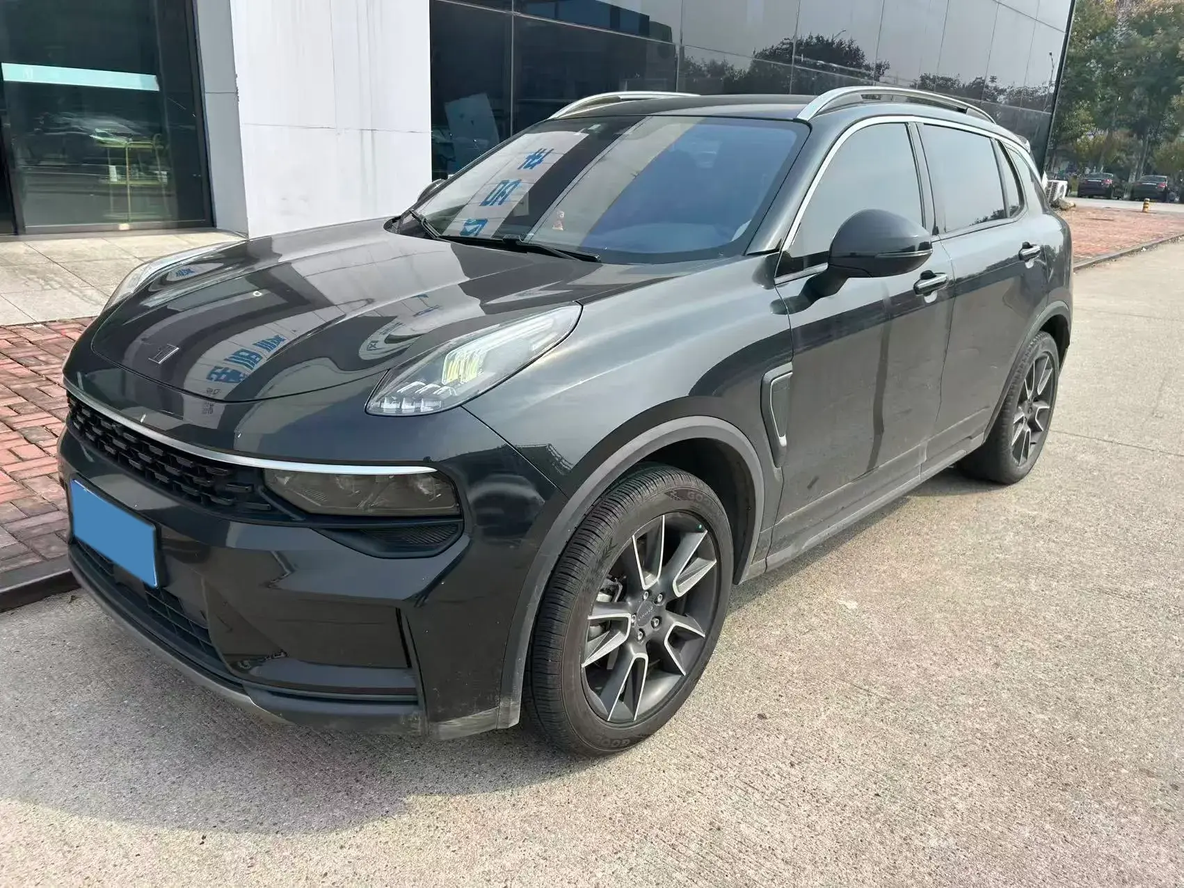 2021 LYNK&CO 01 view 1