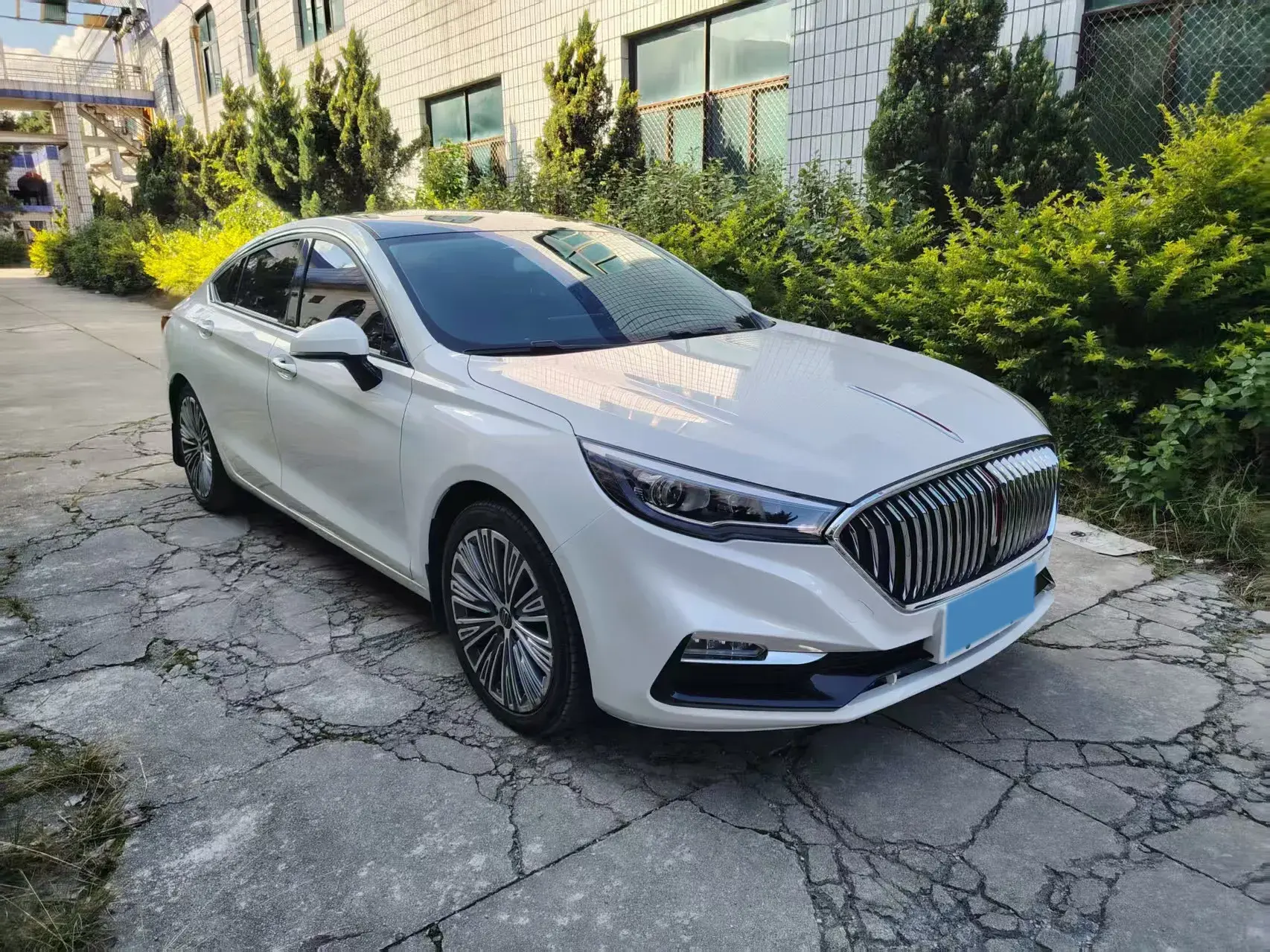 2022 HONGQI H5 thumbnail 3