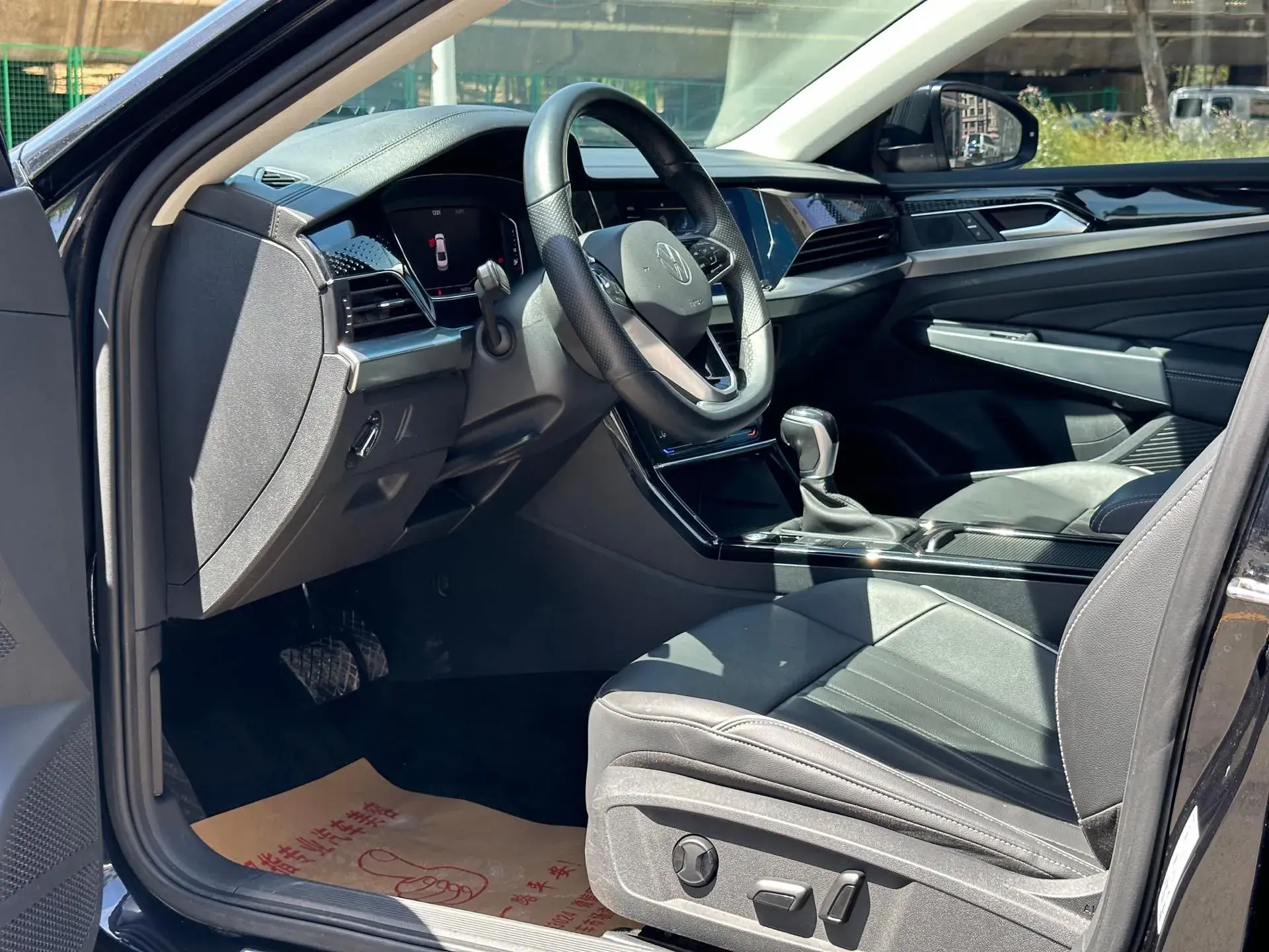 2022 VOLKSWAGEN PASSAT thumbnail 3