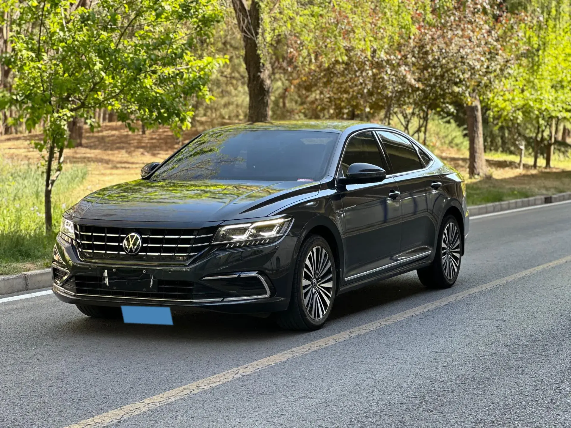 2021 VOLKSWAGEN PASSAT view 1