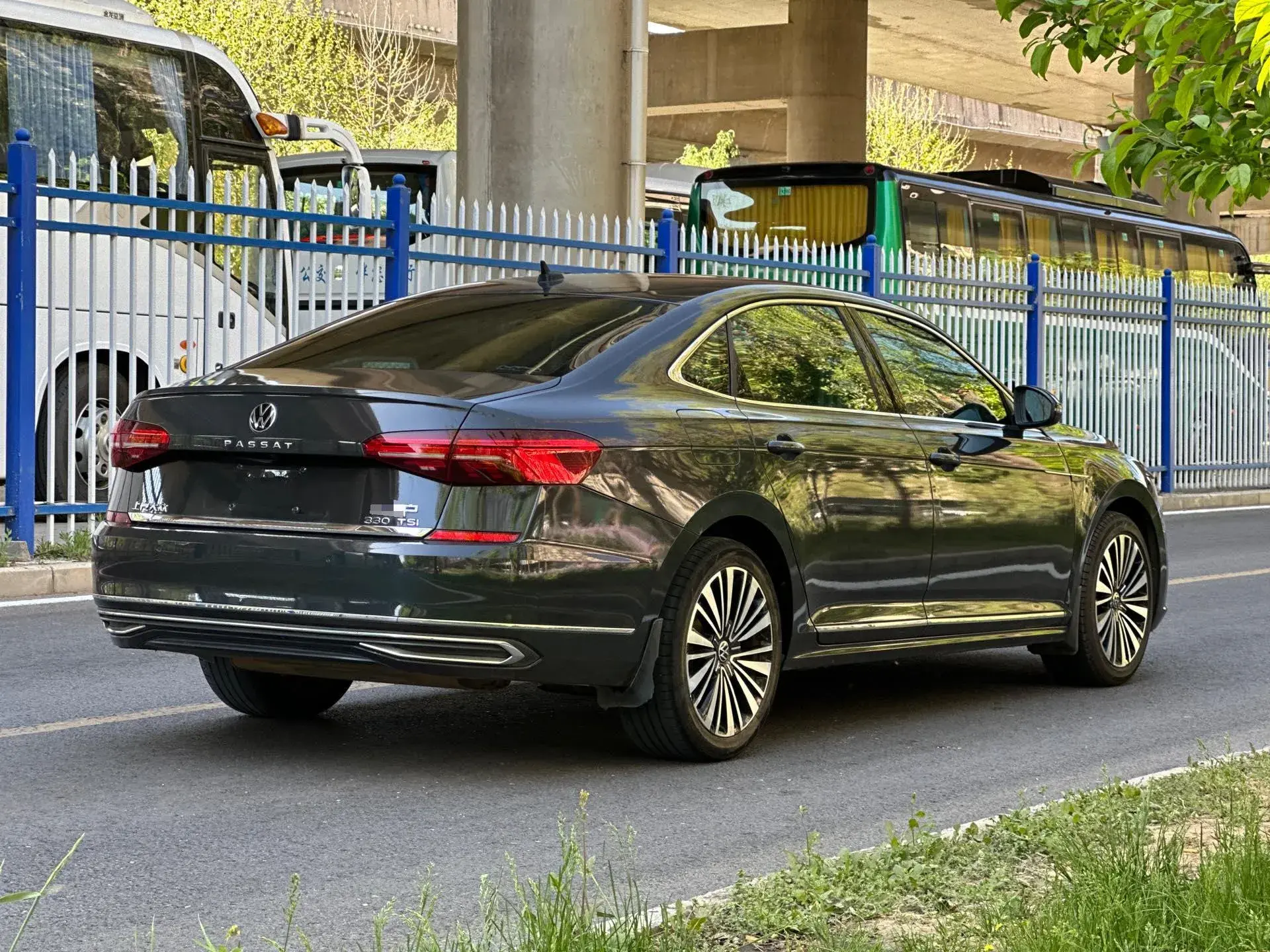 2021 VOLKSWAGEN PASSAT thumbnail 3