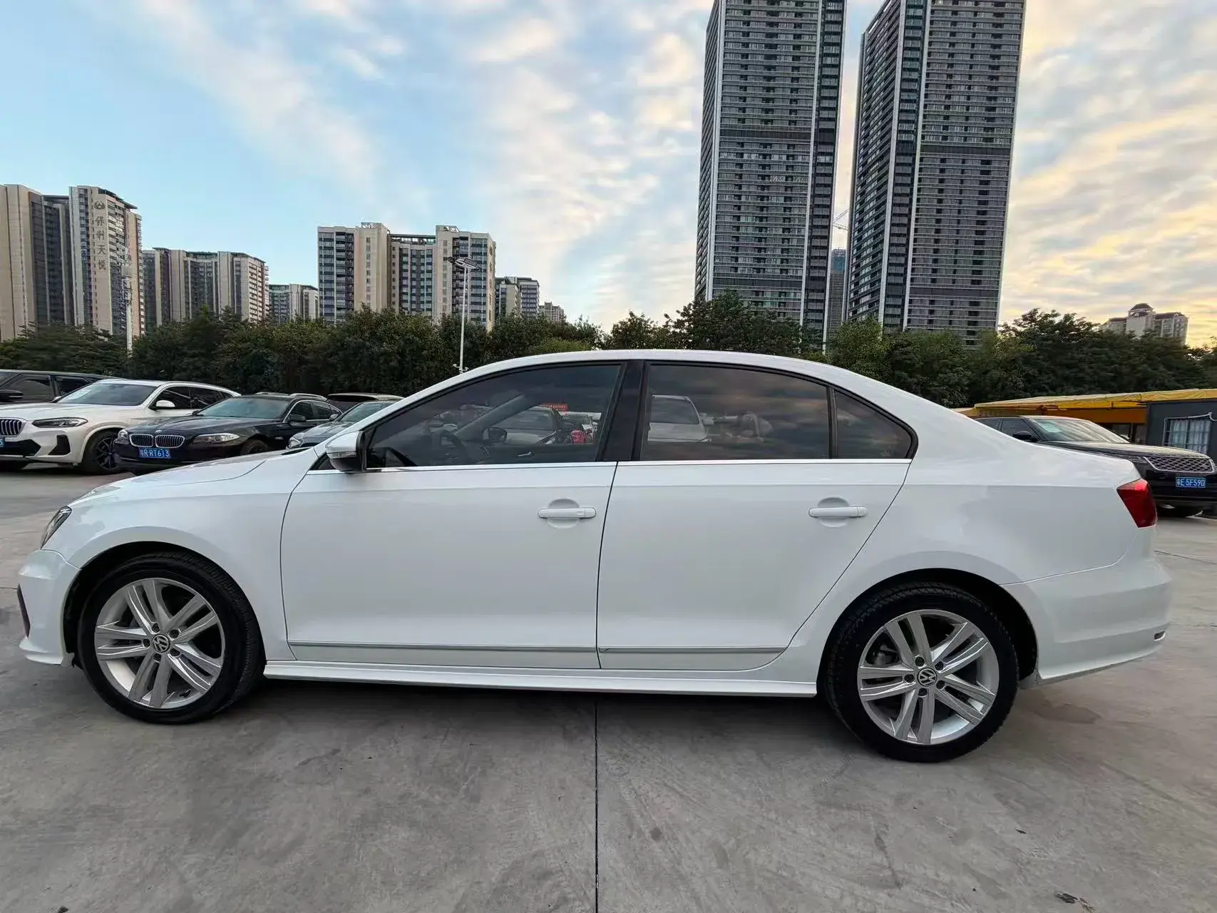 2018 VOLKSWAGEN SAGITAR thumbnail 4