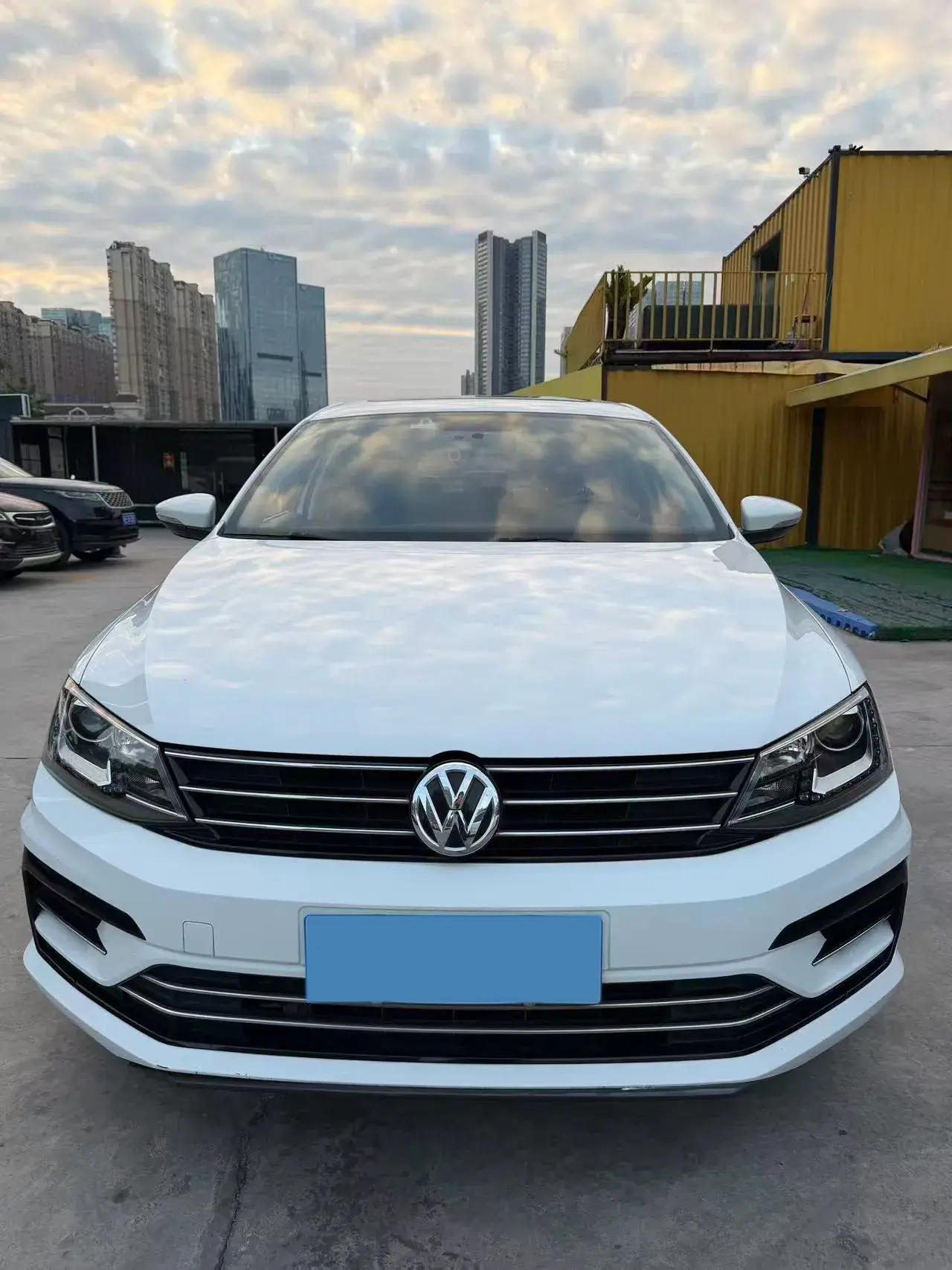 2018 VOLKSWAGEN SAGITAR thumbnail 2