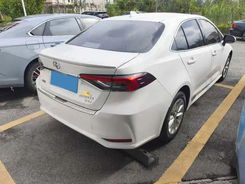 2019 TOYOTA COROLLA thumbnail 2