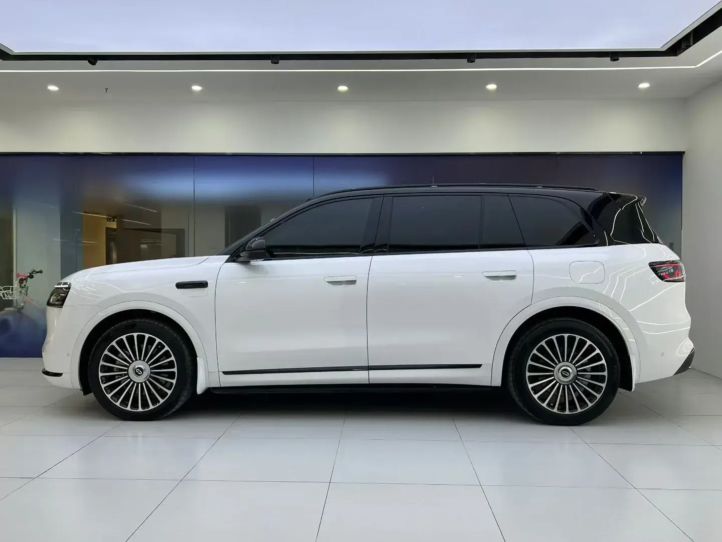 2025 AITO AITO thumbnail 2