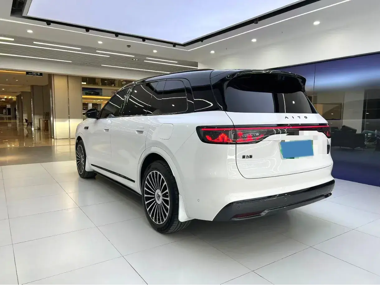 2025 AITO AITO thumbnail 3