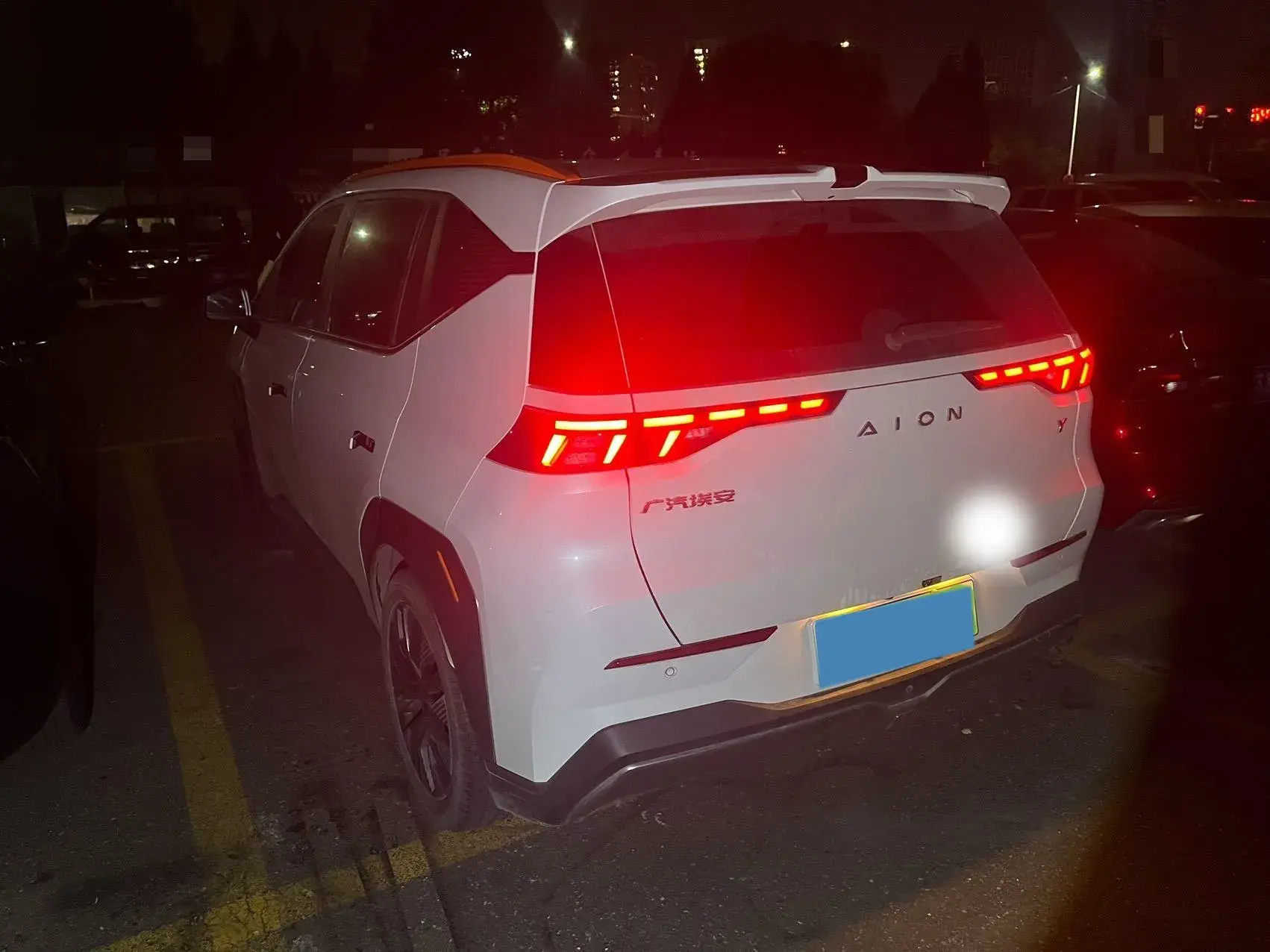 2021 AION Y thumbnail 3