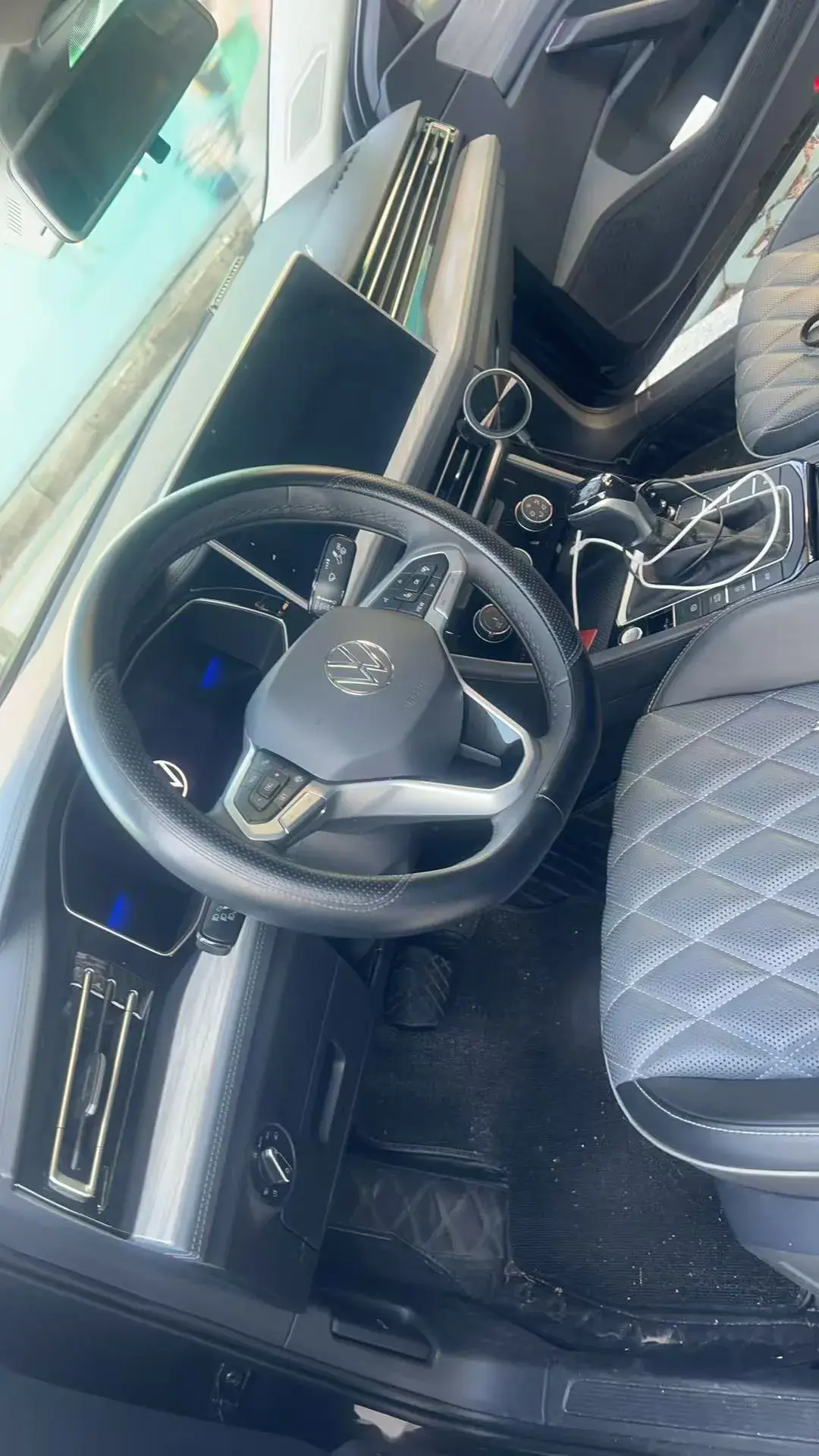 2023 VOLKSWAGEN SAGITAR thumbnail 3