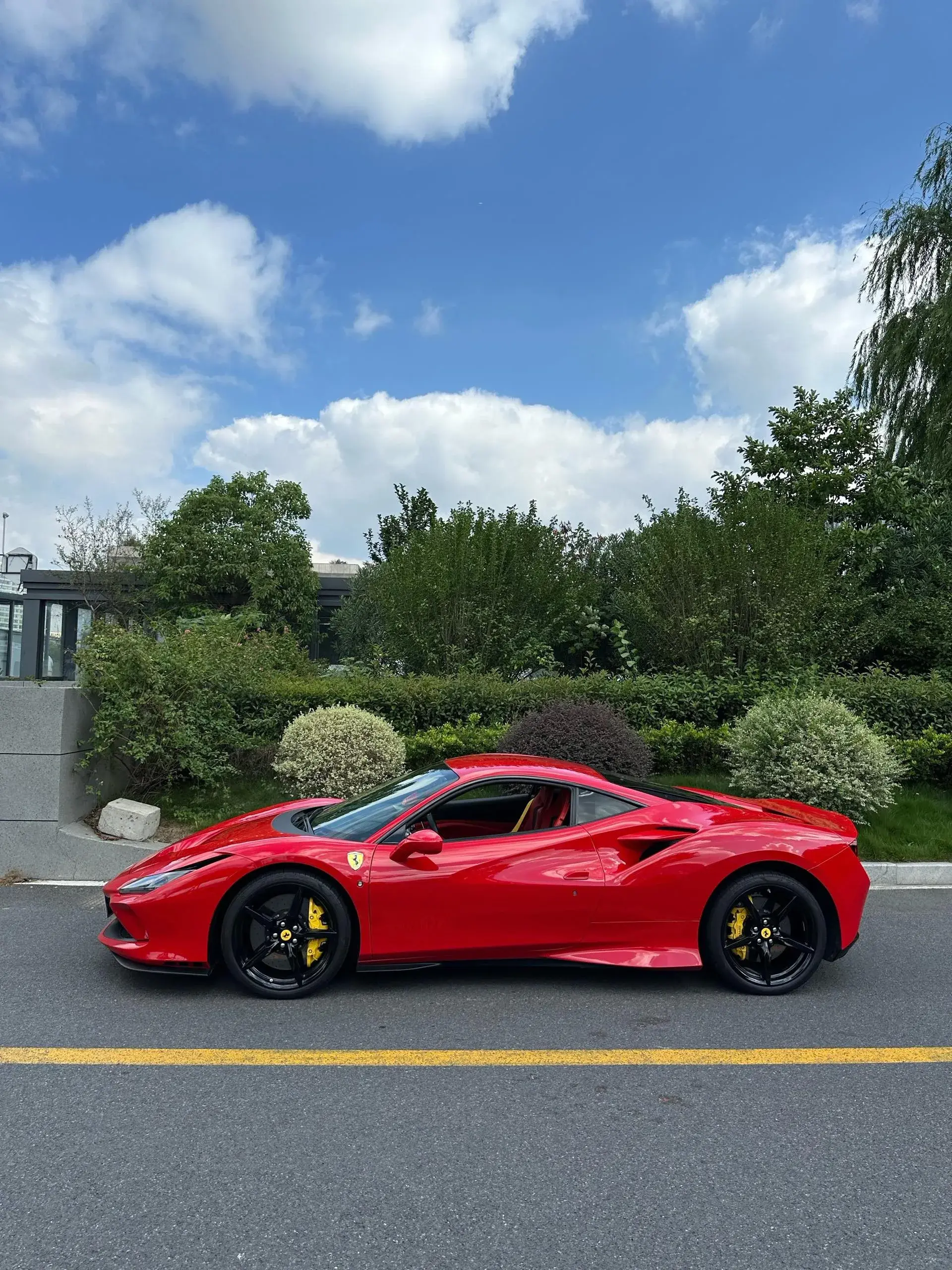2019 FERRARI F8 thumbnail 3