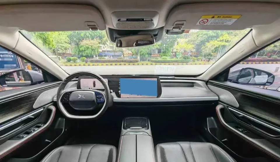 2022 XPENG P7 thumbnail 2