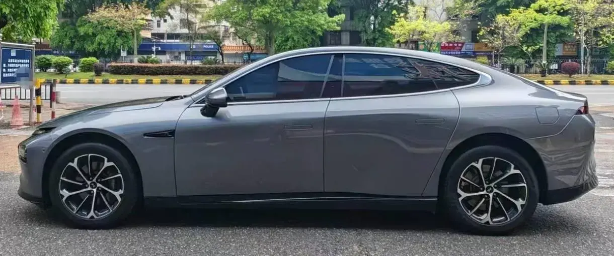 2022 XPENG P7 thumbnail 4