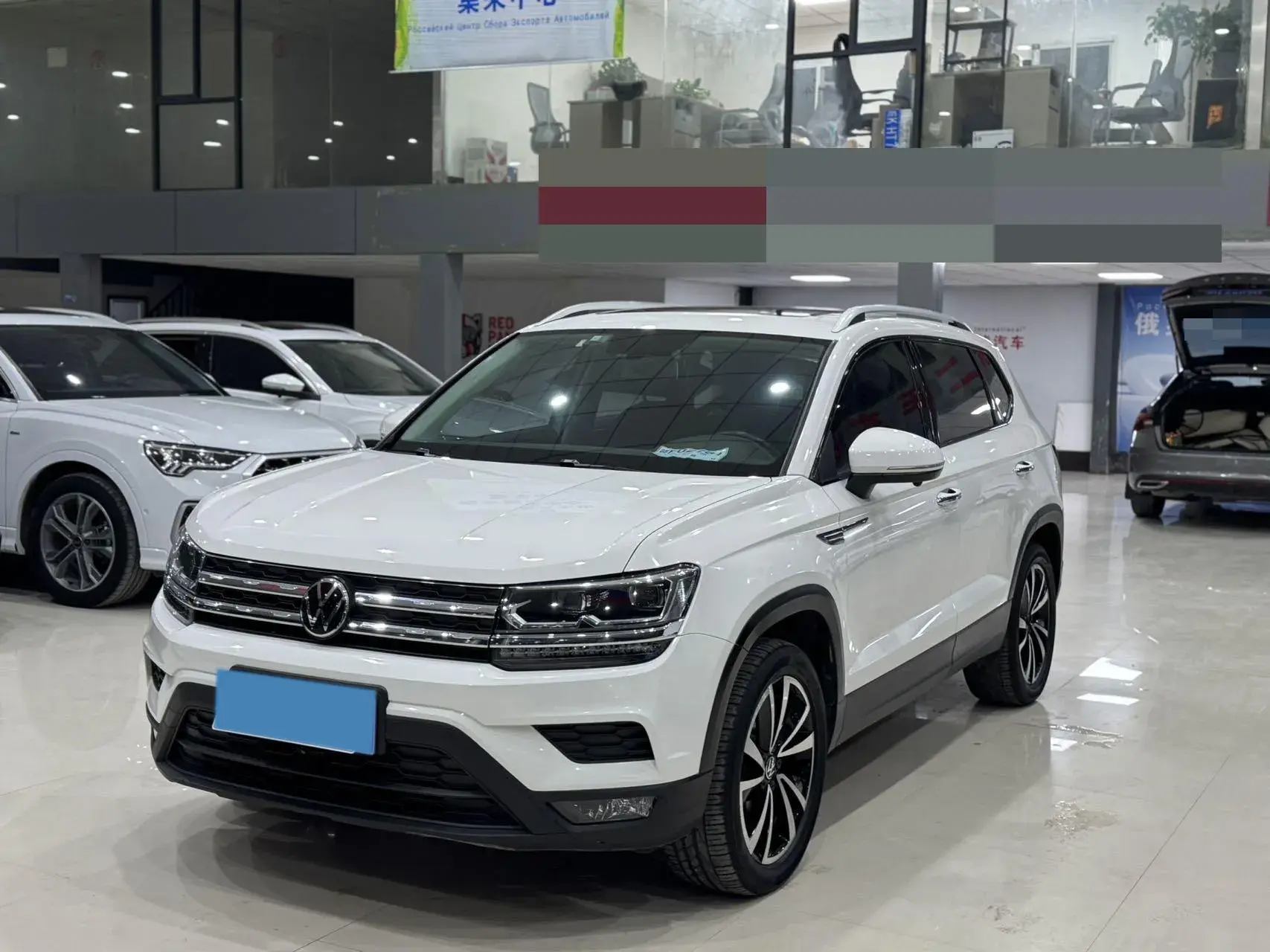 2021 VOLKSWAGEN THARU view 1