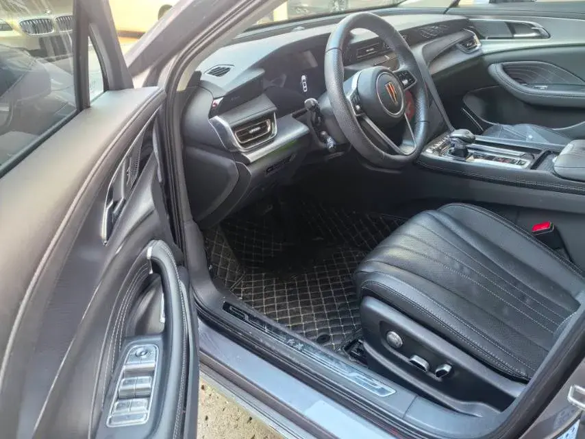 2023 HONGQI H5 thumbnail 2