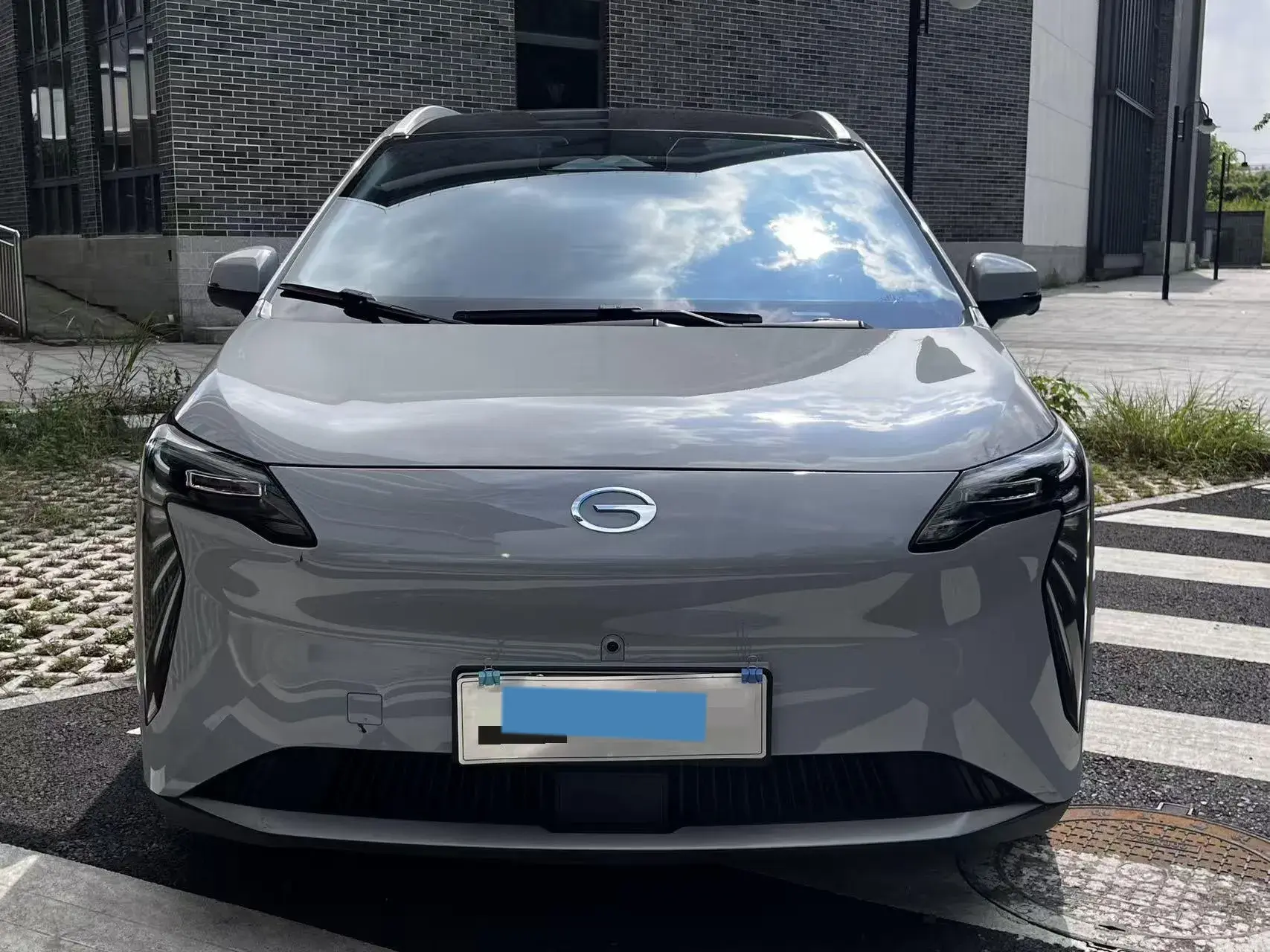 2023 AION Y thumbnail 2