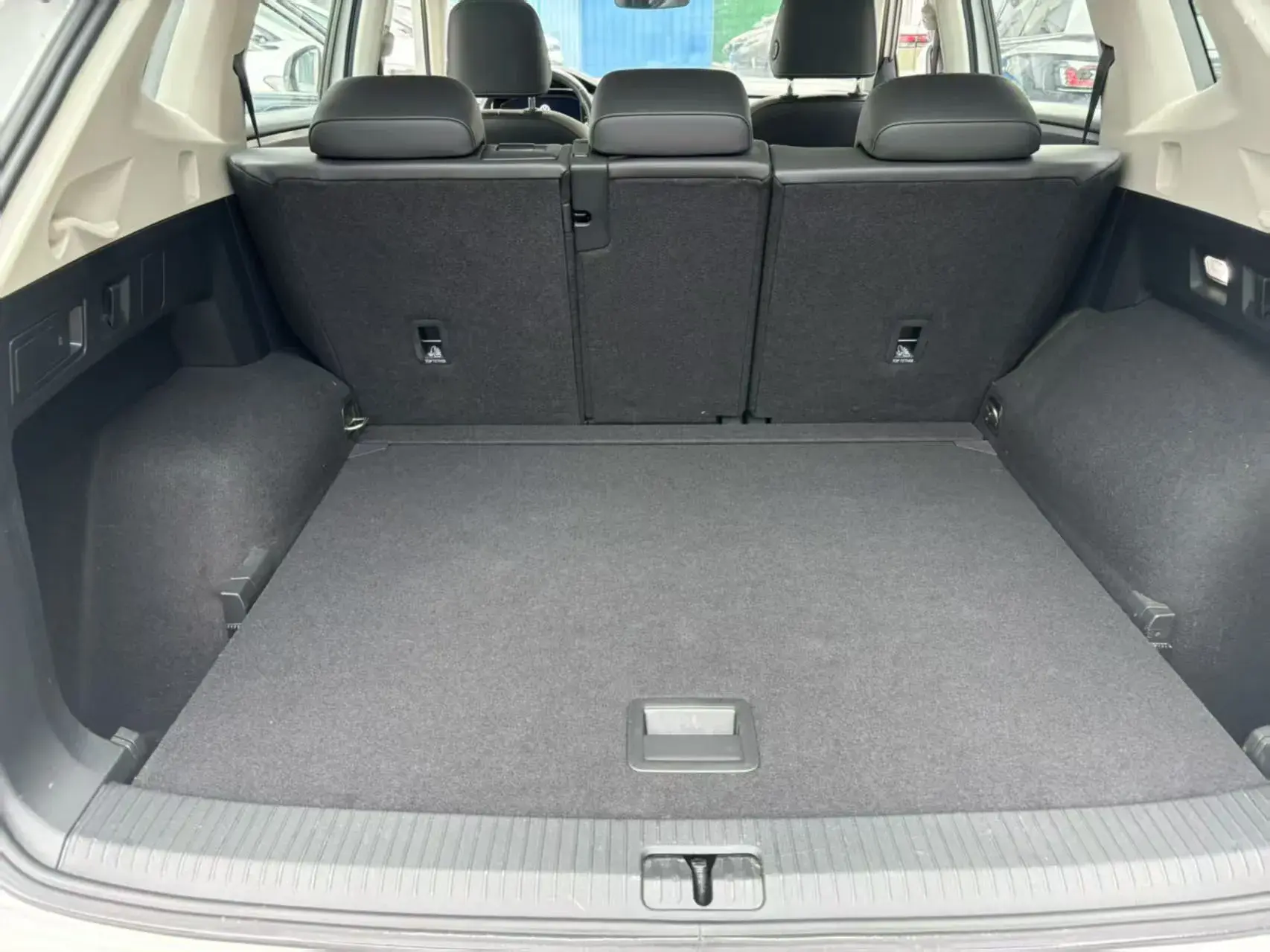 2023 VOLKSWAGEN TAYRON thumbnail 3