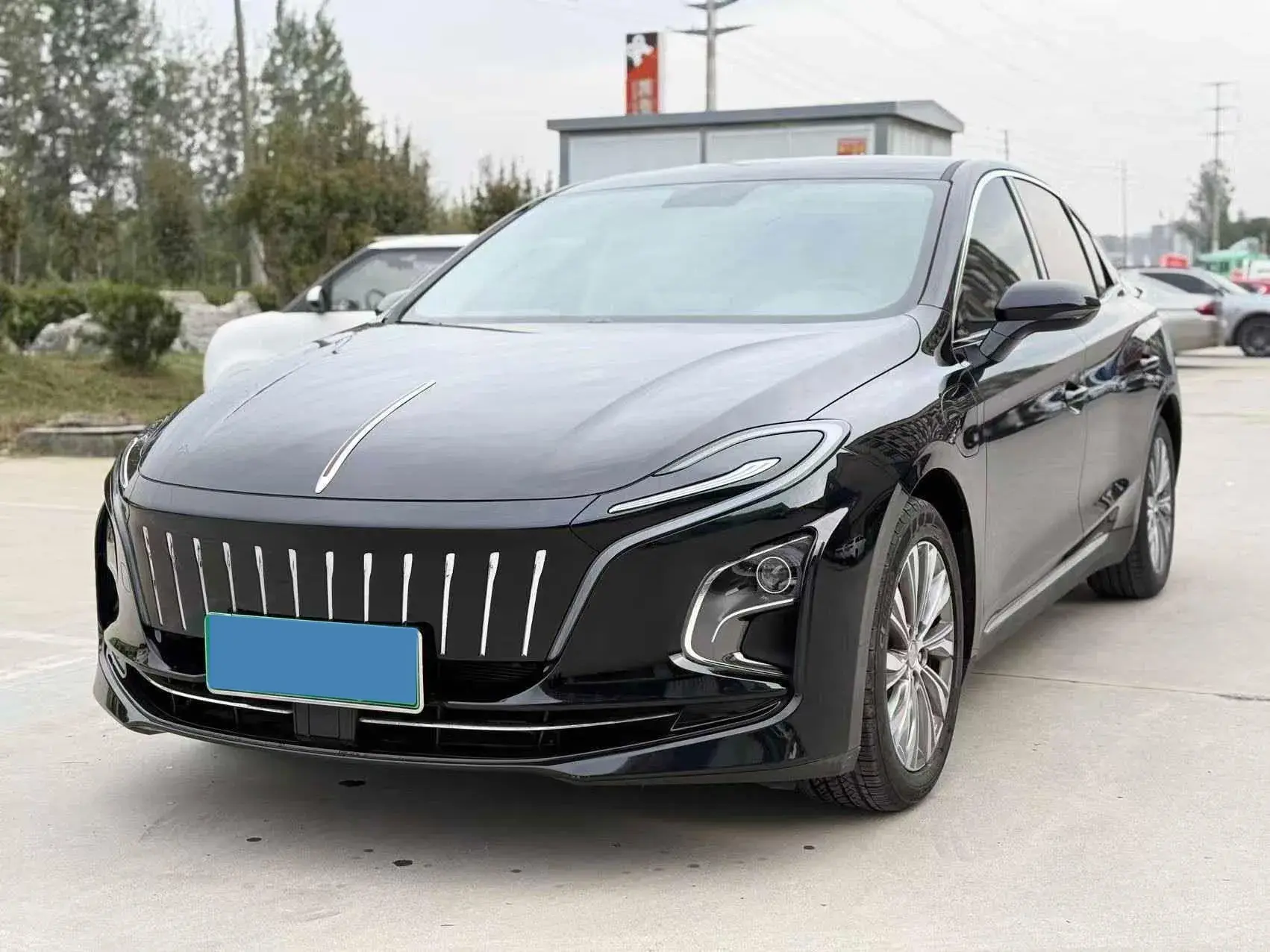 2024 HONGQI E-QM5 view 1