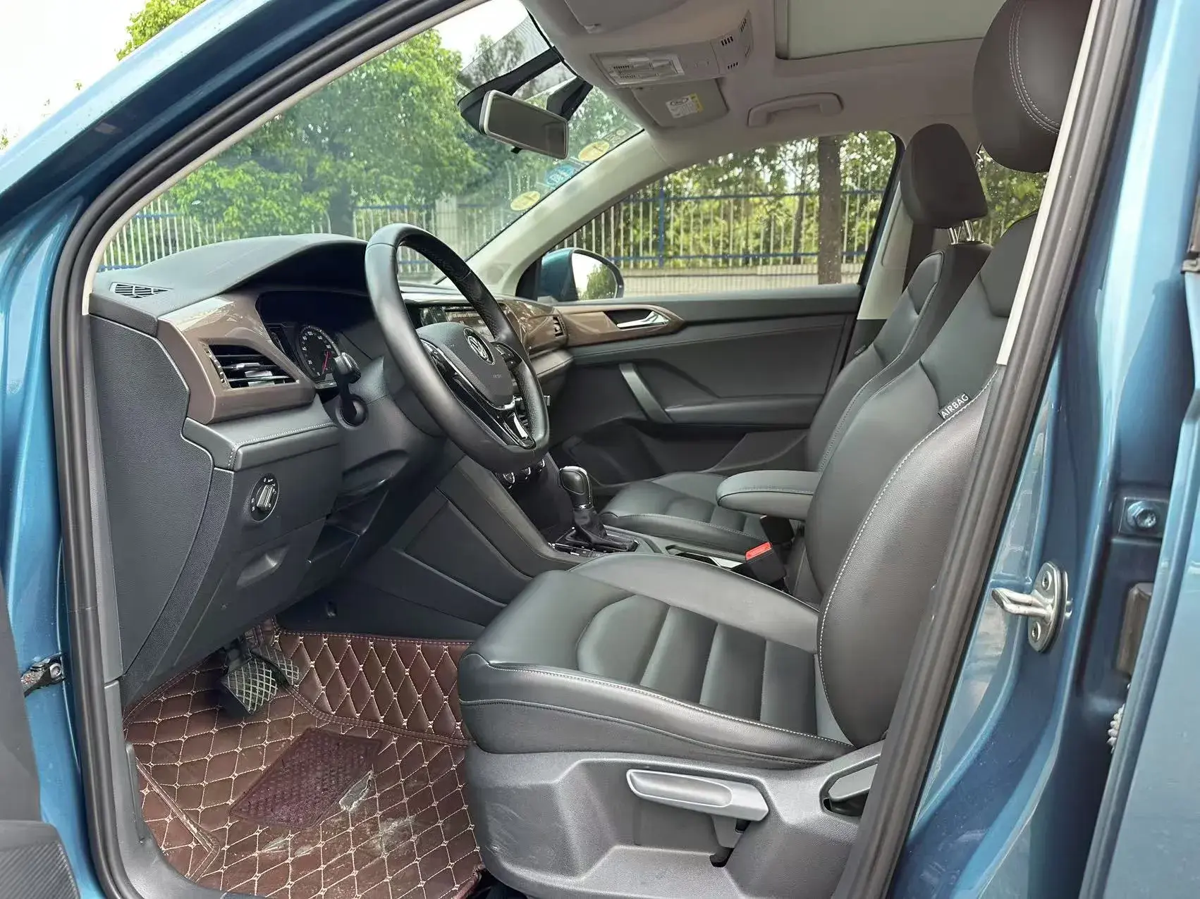 2019 VOLKSWAGEN THARU thumbnail 4