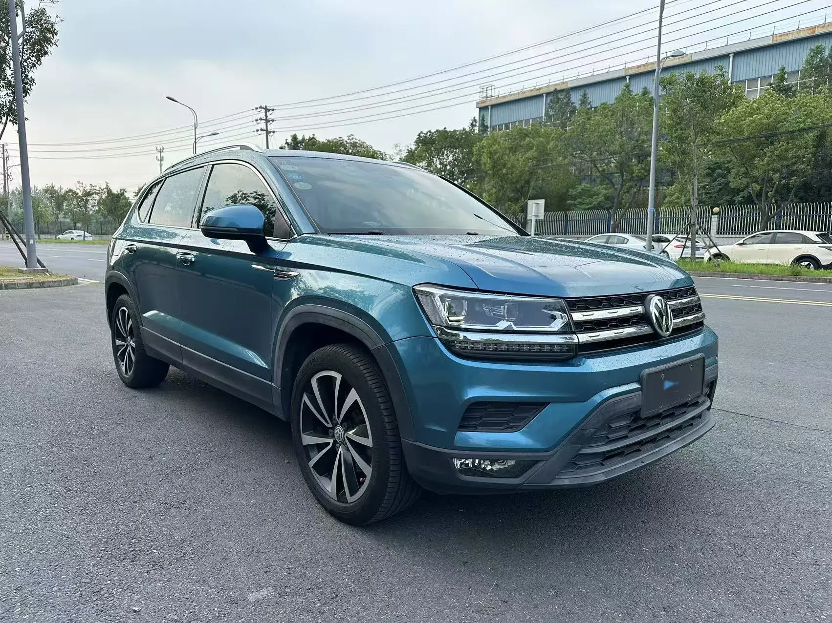 2019 VOLKSWAGEN THARU thumbnail 3