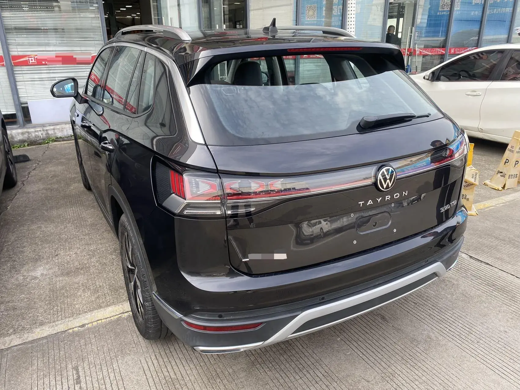 2023 VOLKSWAGEN TAYRON thumbnail 3