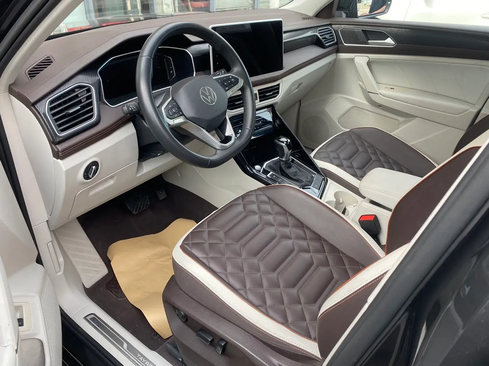 2023 VOLKSWAGEN TAYRON thumbnail 2